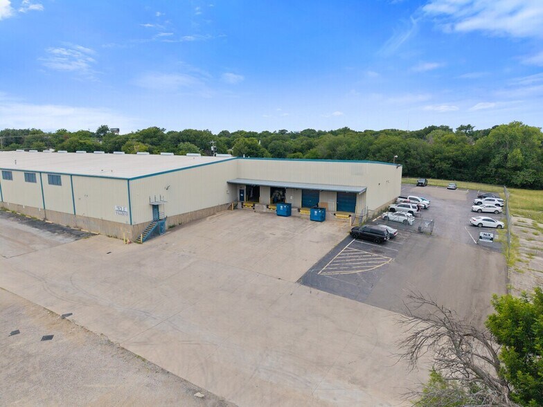 Primary Photo Of 921 E Waggoman St, Fort Worth Distribution For Lease