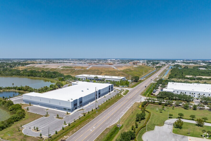 More Photos Of 9950 28th St N, Pinellas Park Distribution For Lease
