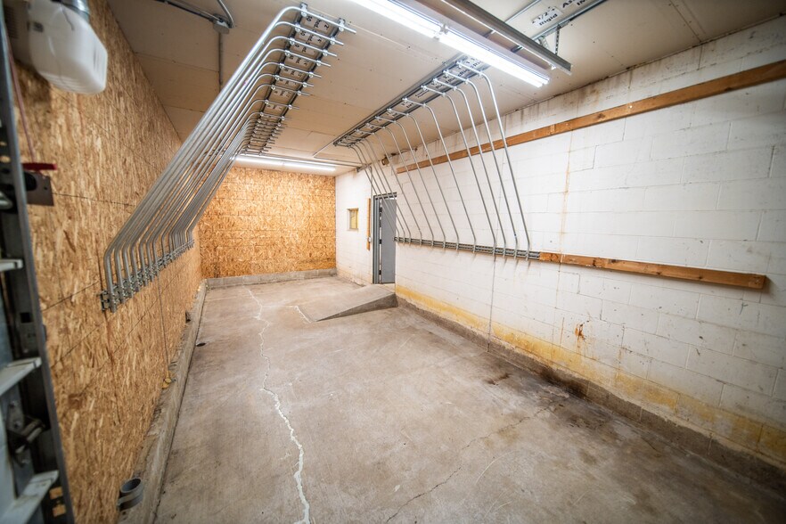 More Photos Of 1006 8th Ave SW, Austin Flex For Lease