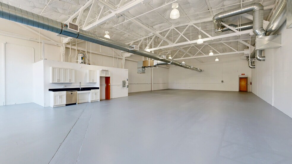 More Photos Of 1311-1425 63rd St, Emeryville Distribution For Lease