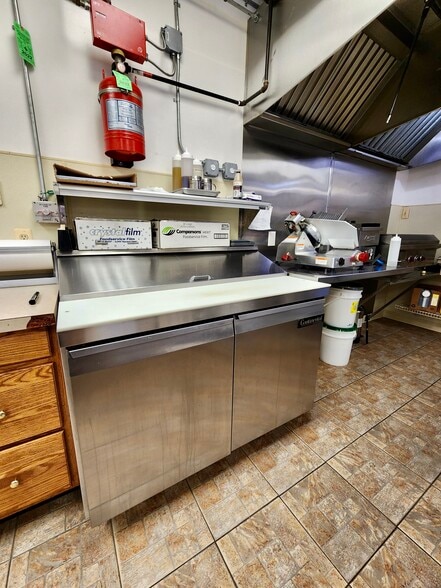 More Photos Of 15 US Highway 206 S, Sandyston Flex For Sale