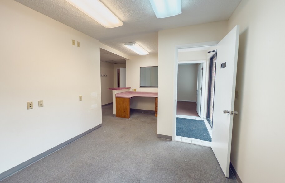 More Photos Of 100 Arbor Dr, Christiansburg Office For Lease