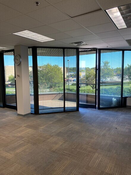 More Photos Of 101 Bullitt Ln, Louisville Office For Sale