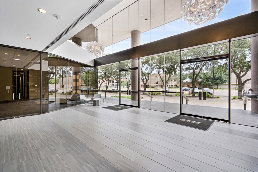 More Photos Of 2000 Bering Dr, Houston Office For Lease