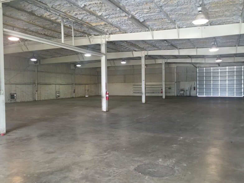 More Photos Of 3492 N US Highway 77, Giddings Warehouse For Lease