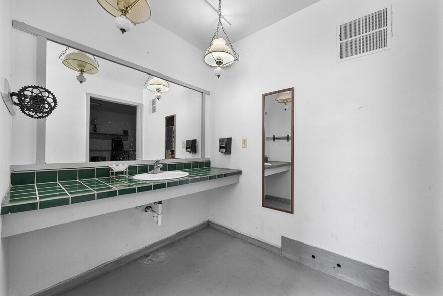 More Photos Of 10422 Cadillac Hwy, Thompsonville Hotel For Sale