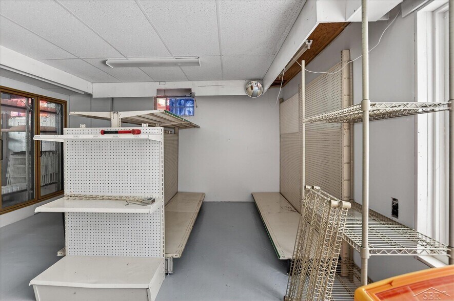 More Photos Of 10028 W Higgins Lake Dr, Roscommon Storefront Retail Residential For Sale