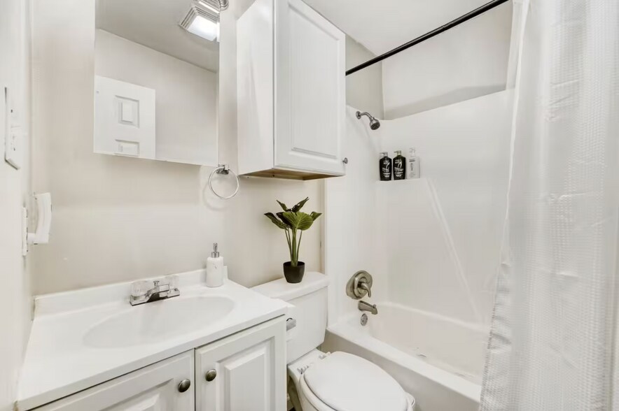 More Photos Of 4903 Merritt Cir, Austin Multifamily For Sale