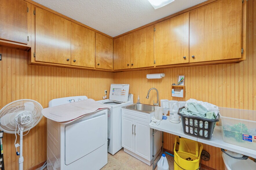 More Photos Of 1078 S Ferdon Blvd, Crestview Medical For Sale