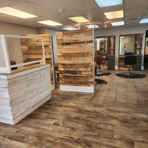 More Photos Of 37 W Washington Ave, Washington Storefront Retail Residential For Lease