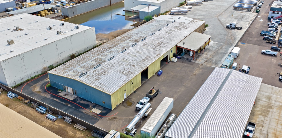 More Photos Of 4040 E Superior Ave, Phoenix Warehouse For Lease