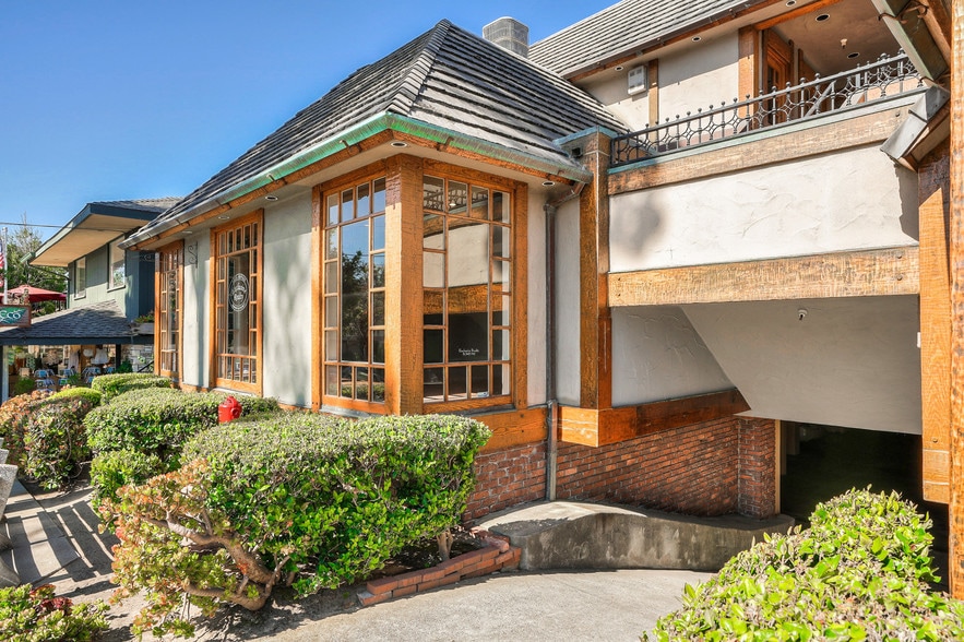 More Photos Of San Carlos St, Carmel Storefront Retail Office For Lease