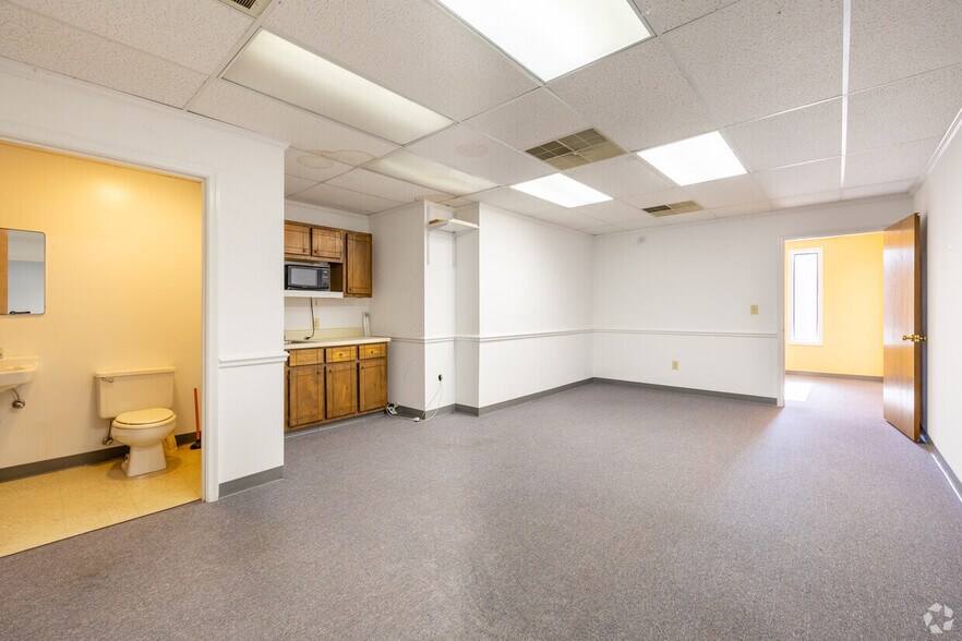 More Photos Of 745 Bluecrab Rd, Newport News Research And Development For Lease