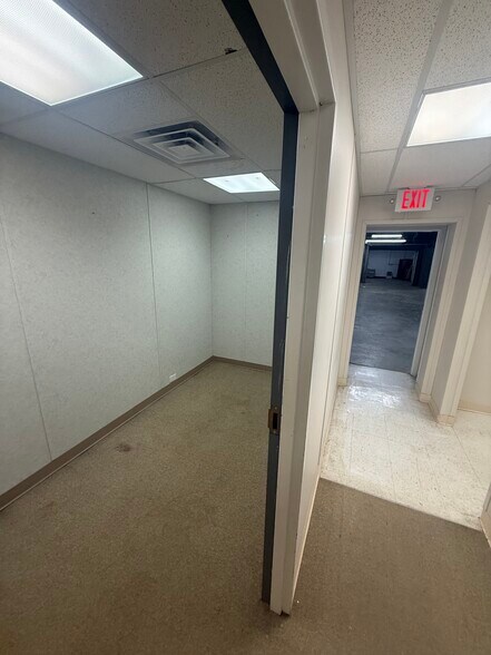 More Photos Of 5538 Maccorkle Ave SE, Charleston Office For Lease
