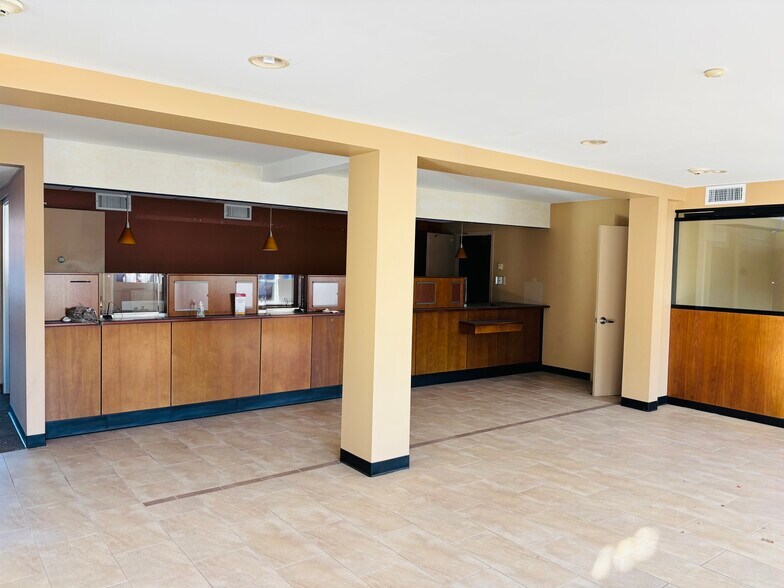More Photos Of 1345 Old Northern Blvd, Roslyn Storefront Retail Office For Sale