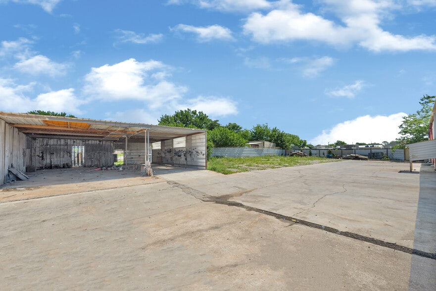 More Photos Of 4255 S Kirkwood Rd, Houston Storefront For Sale