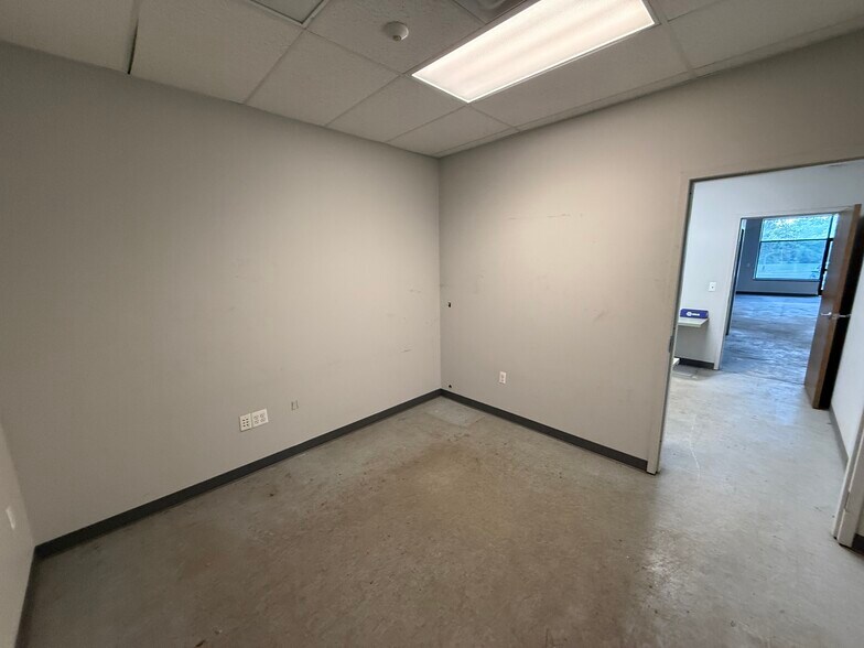 More Photos Of 1821 N Perry St, Pontiac Unknown For Lease