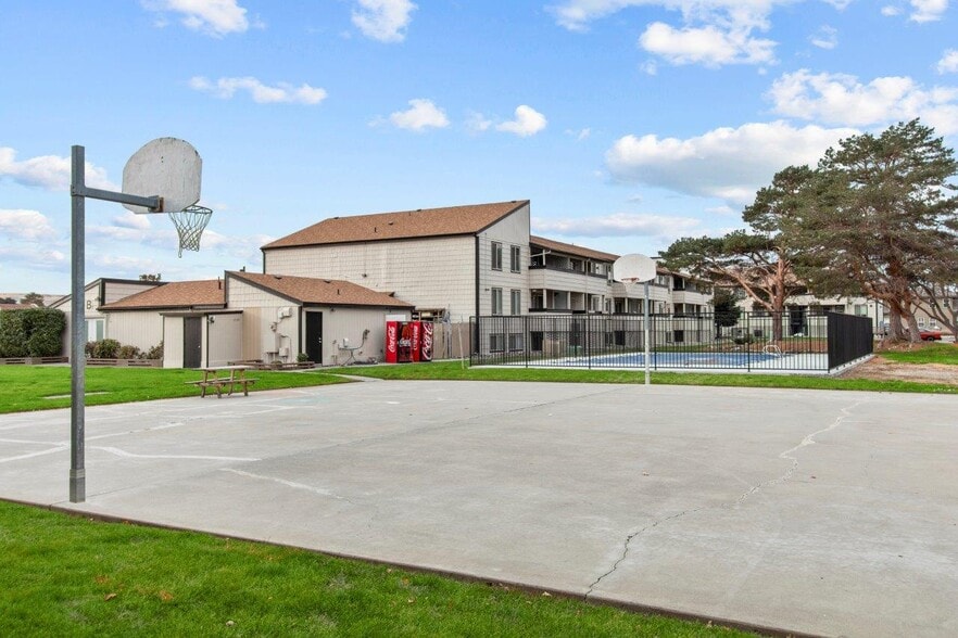 More Photos Of 465 N Arthur St, Kennewick Apartments For Sale