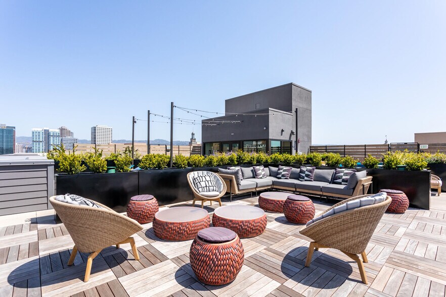 More Photos Of 1100 Webster St, Oakland Apartments For Lease
