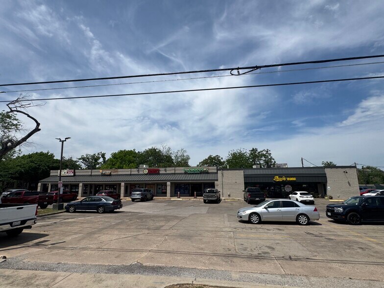 Primary Photo Of 1300-1330 Round Rock Ave, Round Rock Unknown For Lease