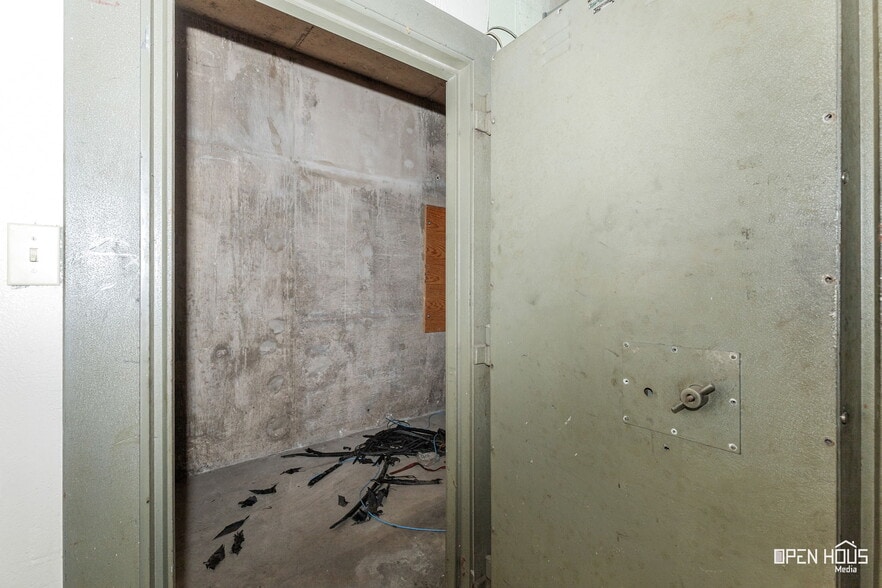 More Photos Of 2200 5th St, Wichita Falls Warehouse For Sale