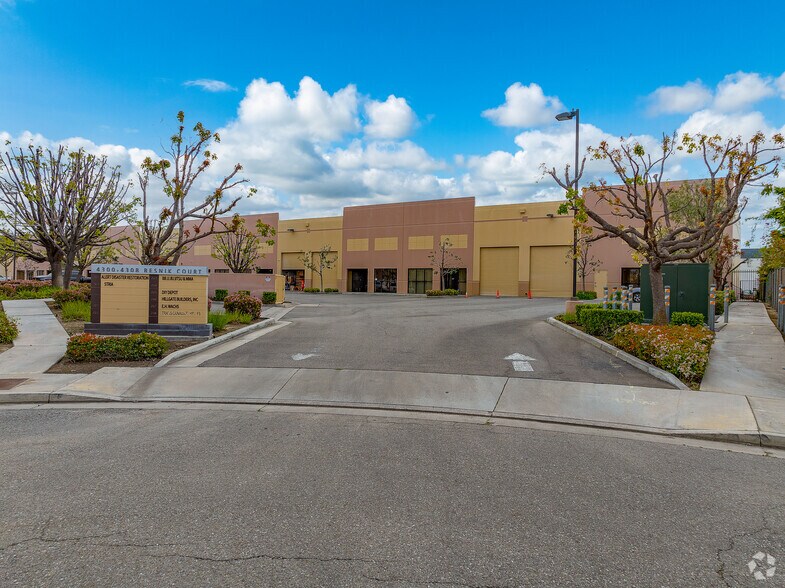 More Photos Of 4300-4308 Resnik Ct, Bakersfield Distribution For Lease