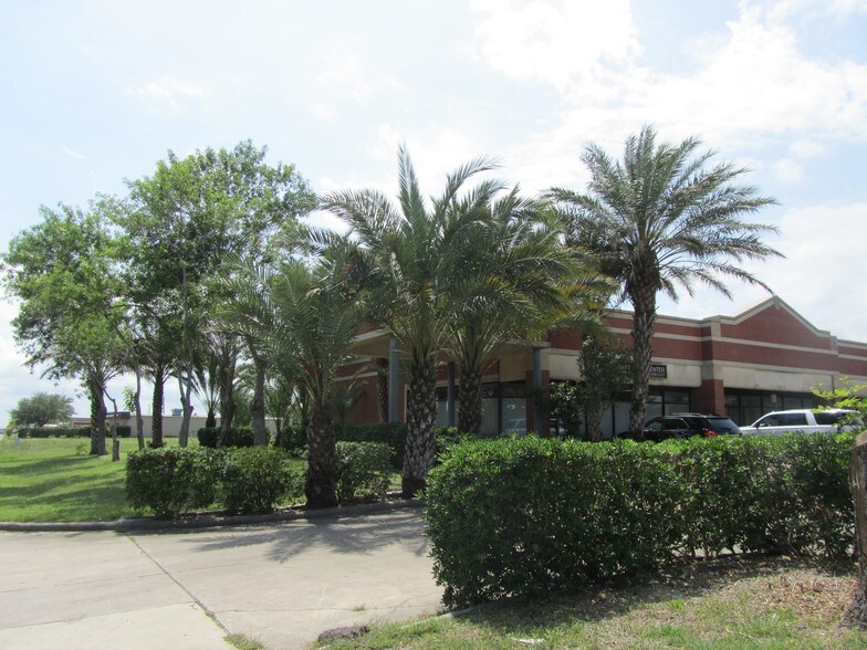 More Photos Of 1205-1211 W Austin St, Port Lavaca Office For Lease