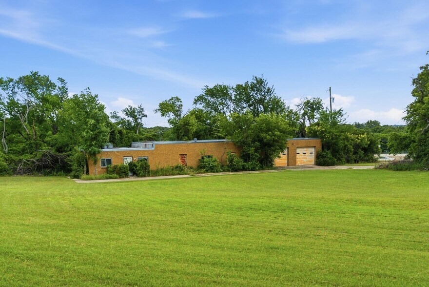 More Photos Of 10901 Jacksboro Hwy, Fort Worth Warehouse For Sale