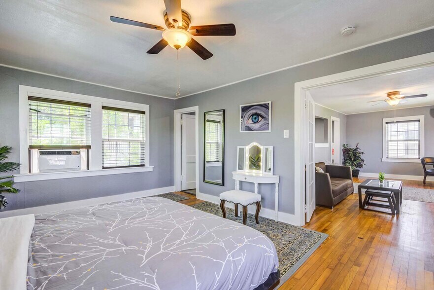 More Photos Of 1502 Market St, Galveston Hospitality For Sale
