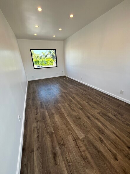 More Photos Of 3601-3609 1/2 W Magnolia Blvd, Burbank Storefront Retail Office For Lease
