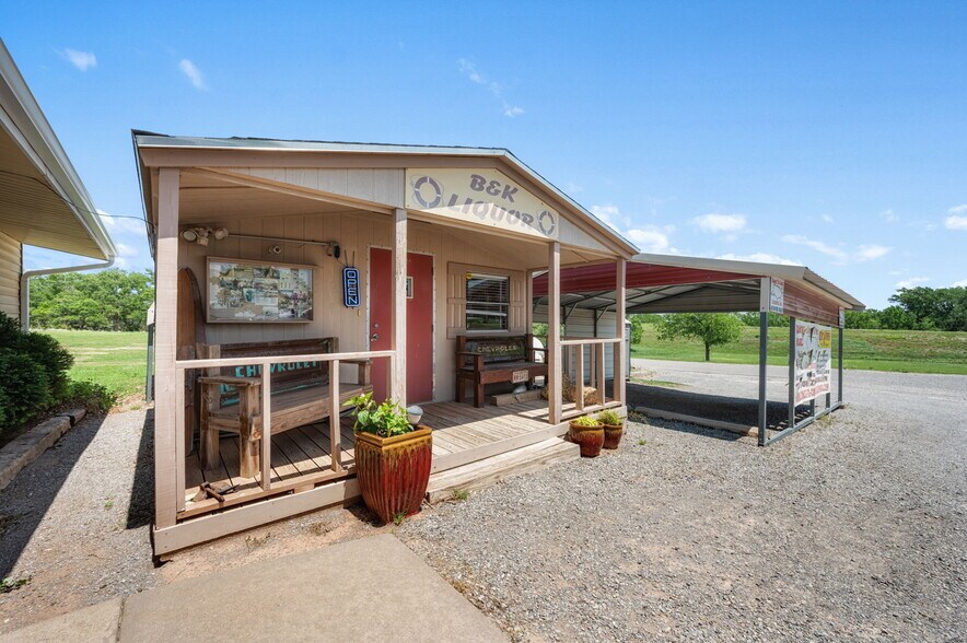 More Photos Of 10277 N 2130 Rd, Foss Convenience Store For Sale