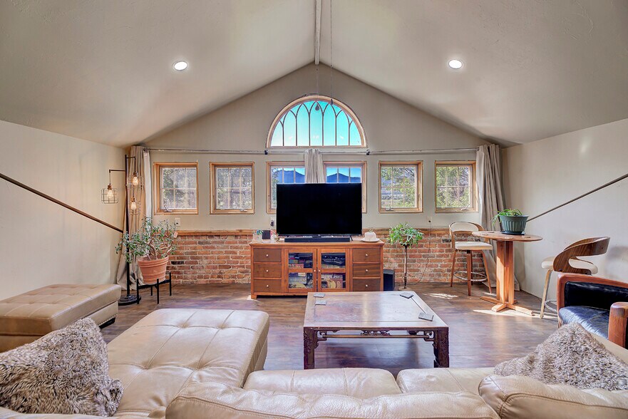 More Photos Of 2245 Head Ln, Helena Hotel For Sale