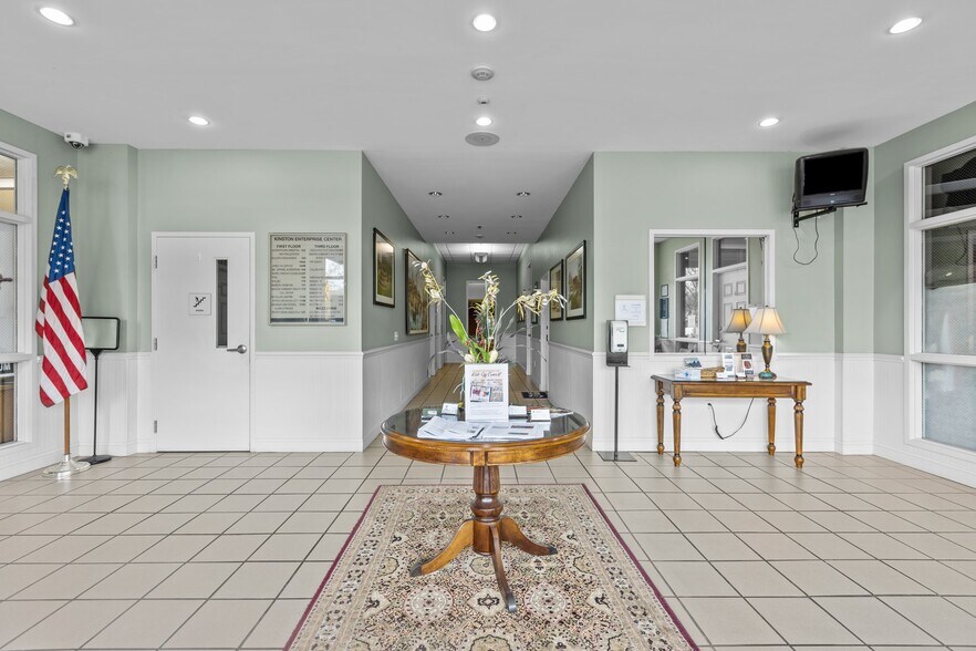 More Photos Of 327 N Queen St, Kinston Office For Sale