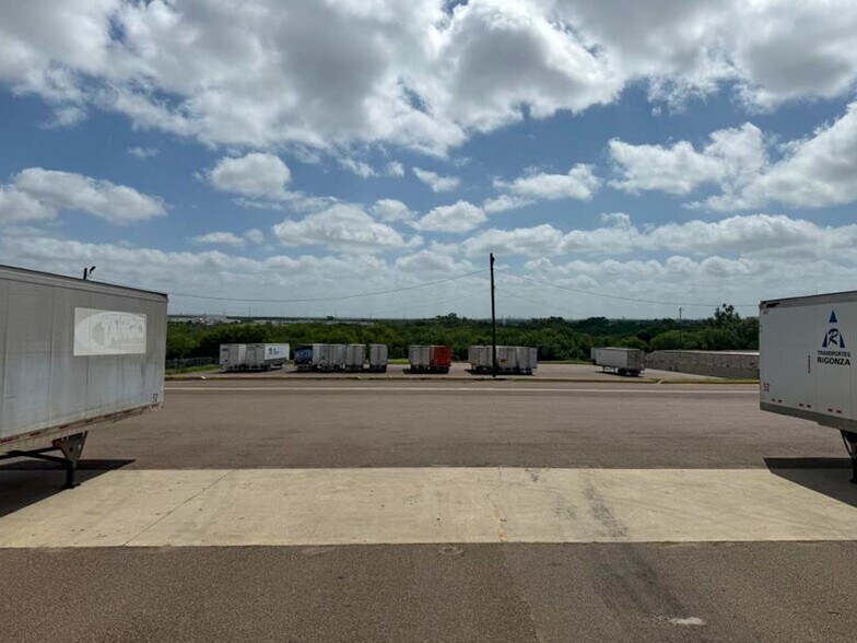 More Photos Of 14701 Atlanta Dr, Laredo Distribution For Lease