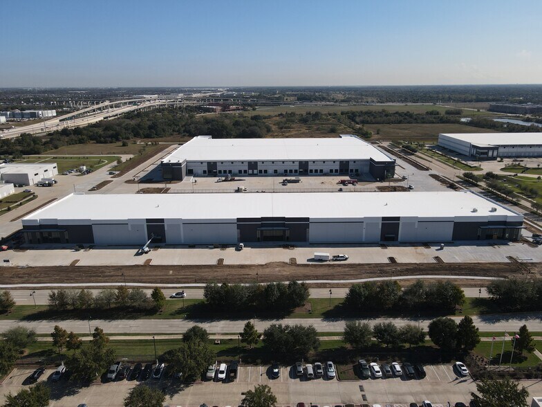 More Photos Of 14621 Kirby Dr, Pearland Unknown For Lease