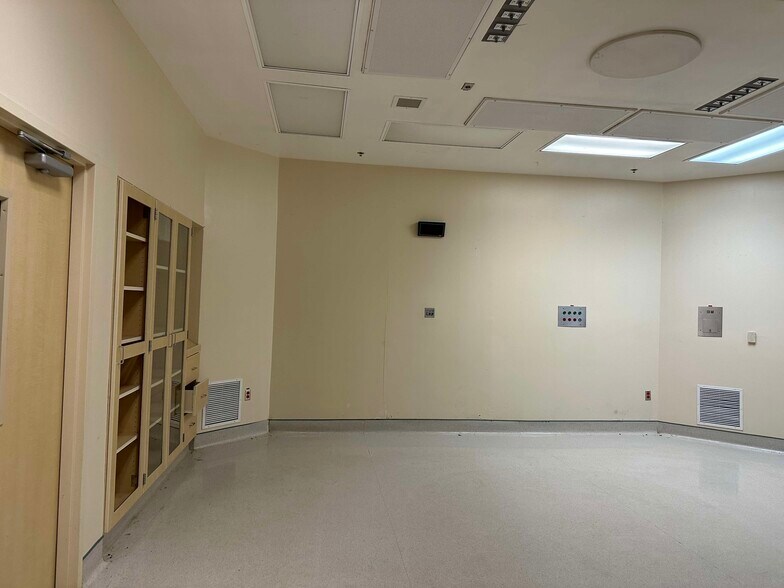 More Photos Of 150 Tompkins St, Heflin Medical For Lease