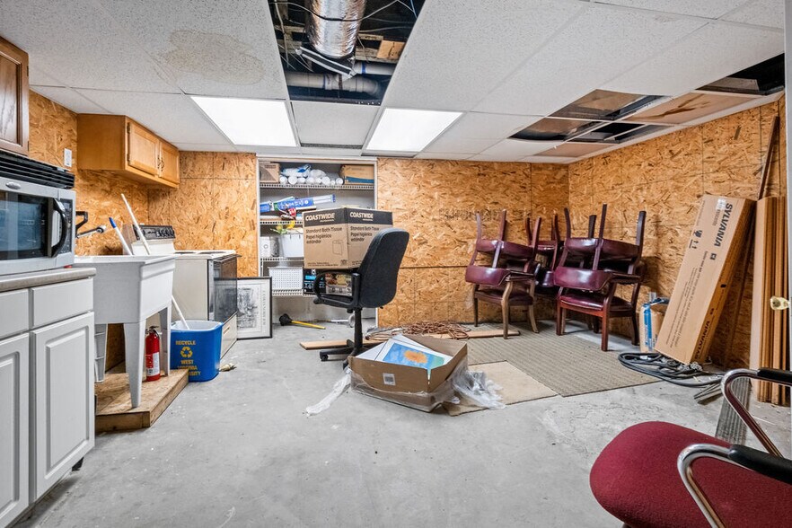 More Photos Of 1337 Virginia St, Charleston Office For Sale