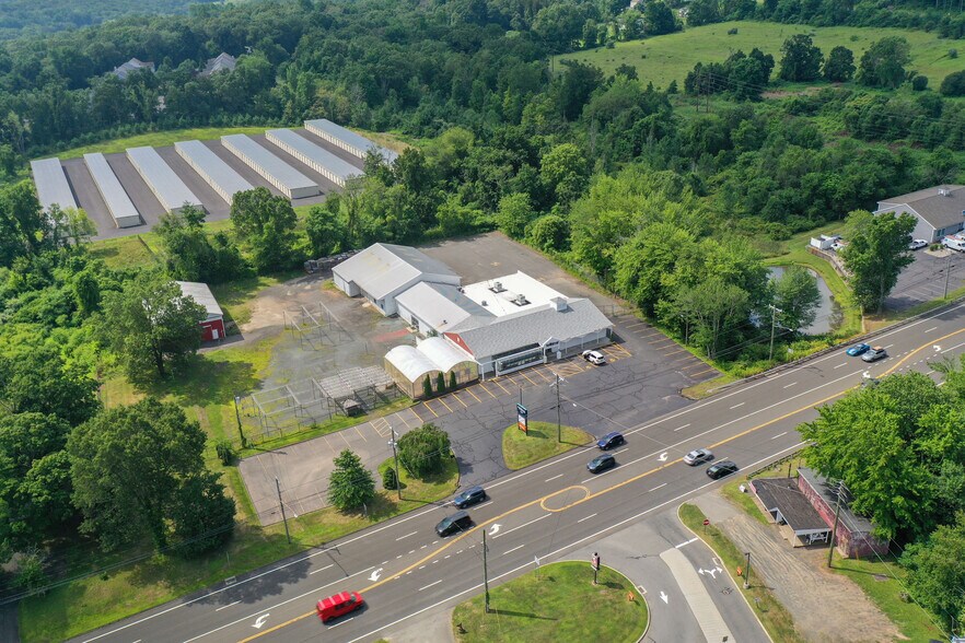 More Photos Of 147 Meriden Rd, Middlefield Garden Center For Lease