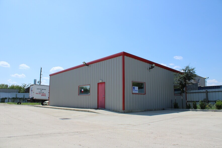 More Photos Of 6456 Cunningham Rd, Houston Industrial For Lease