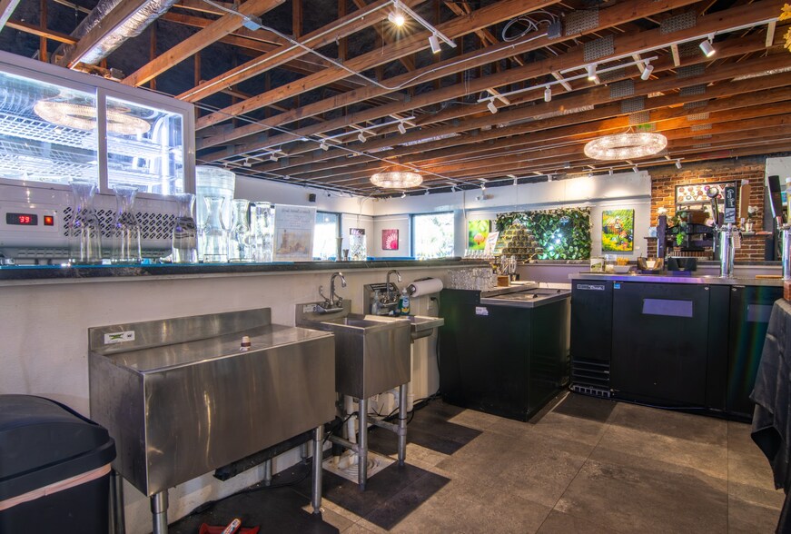 More Photos Of 3100-3142 3rd Ave N, Saint Petersburg Storefront Retail Office For Lease