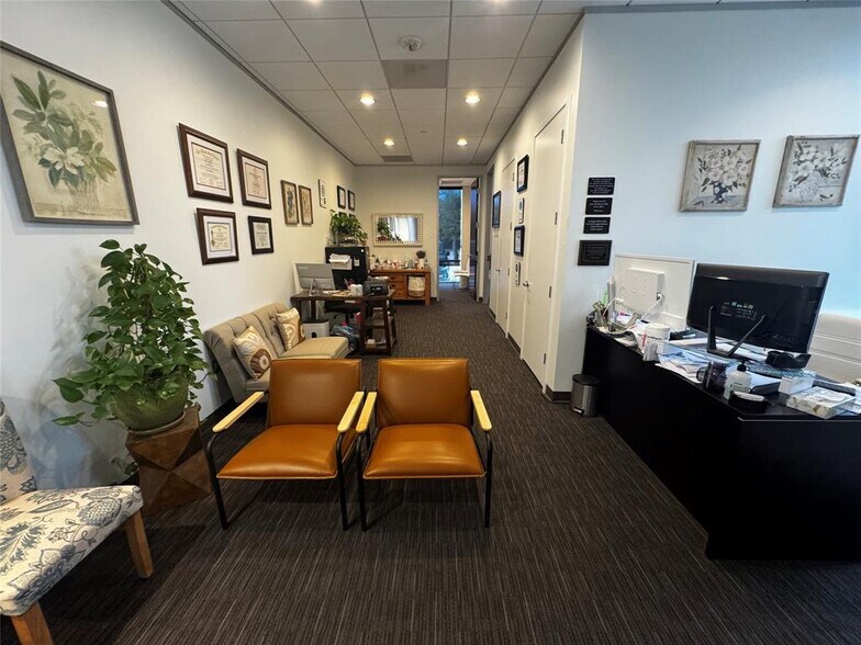 More Photos Of 5920 W William Cannon Dr, Austin Unknown For Lease