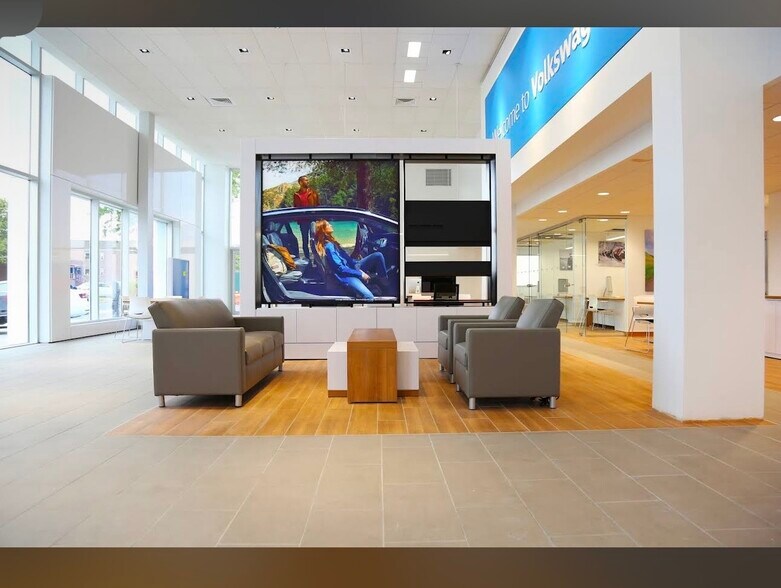 More Photos Of 5226 Kings Hwy, Brooklyn Auto Dealership For Lease