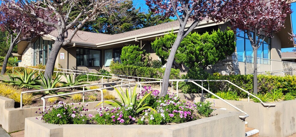 More Photos Of 26135 Carmel Rancho Blvd, Carmel General Retail For Lease