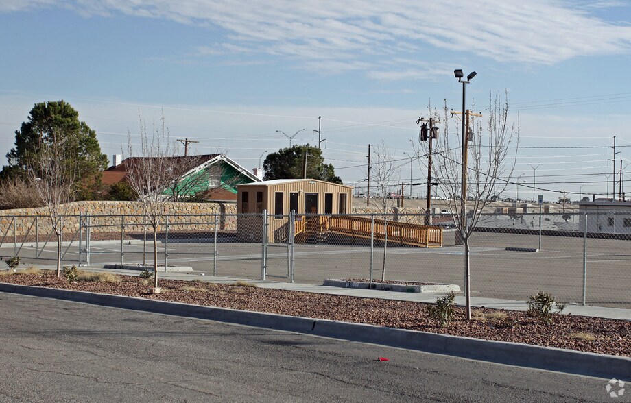Primary Photo Of 3314 Dyer St, El Paso Auto Dealership For Lease