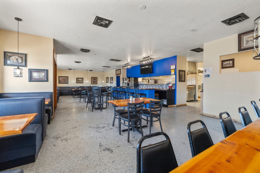 More Photos Of 2126 Broadway st, Malin Sports And Entertainment For Sale