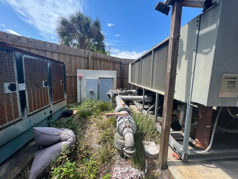 More Photos Of 420 Tamiami Trl S, Venice Medical For Sale