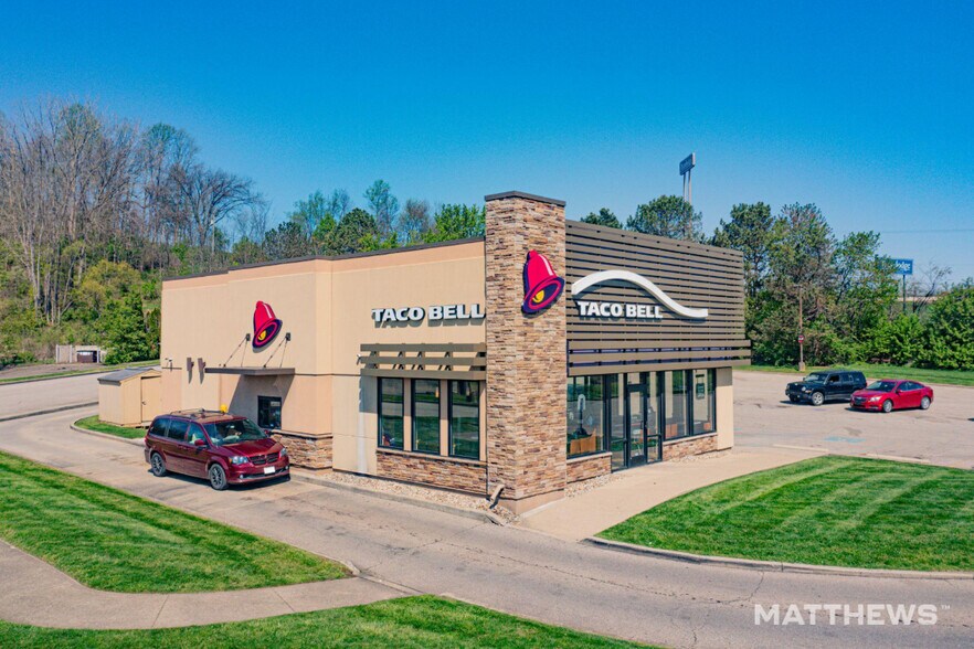 Primary Photo Of 2300 Interstate Cir, Mansfield Fast Food For Sale