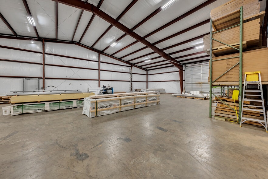 More Photos Of 25 Woodbury Hwy, Manchester Freestanding For Lease