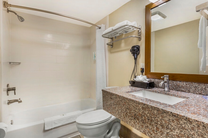 More Photos Of 115 Lake Ave, Spring Lake Hotel For Sale