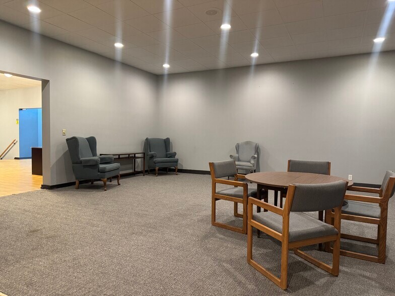 More Photos Of 838 S Fisk St, Green Bay Funeral Home For Sale